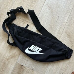 Black Nike fanny pack. Perfect condition.